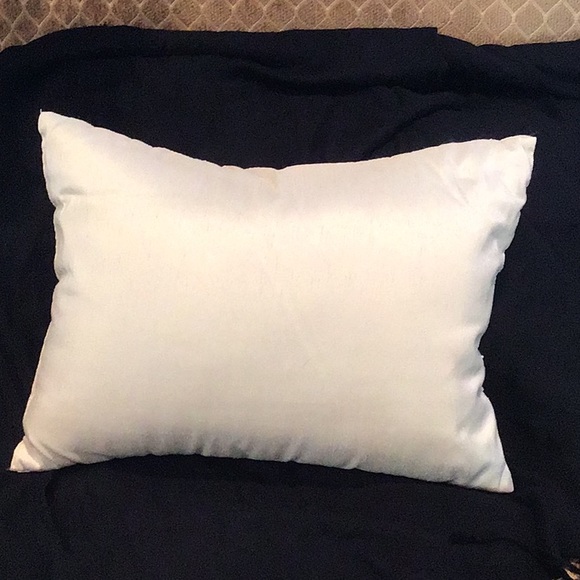 Pillow - Picture 2 of 6